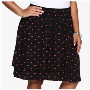 Torrid lip print double layer mini skirt.